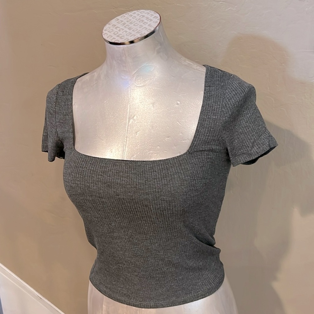 Forever 21 Juniors Square Neck Short Sleeve Tee color Gray Size Medium